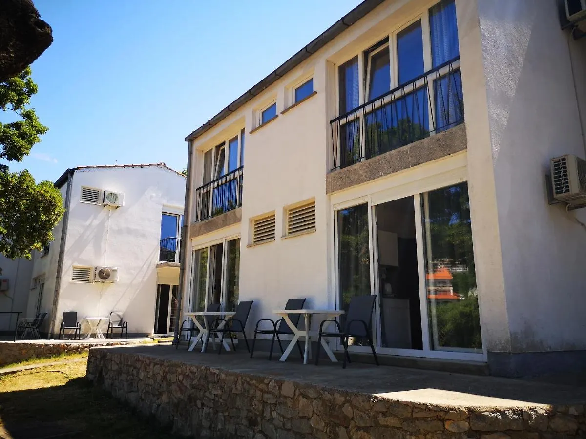 Guest House Morska Grota Povile 3*,