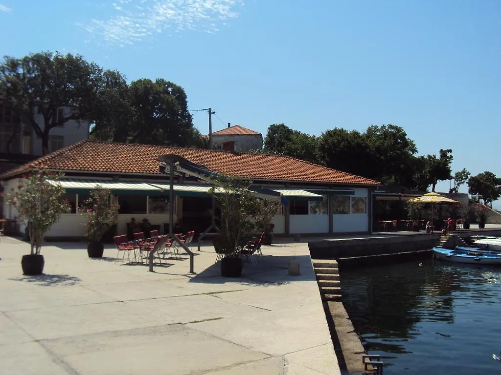 Guest House Morska Grota Povile 3*,